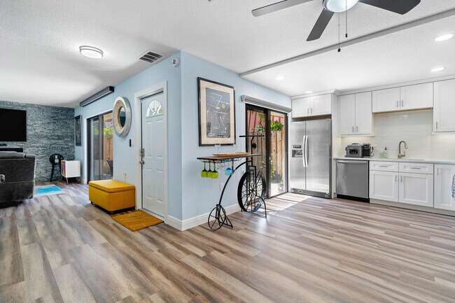 property at 3211 Gardens E Dr