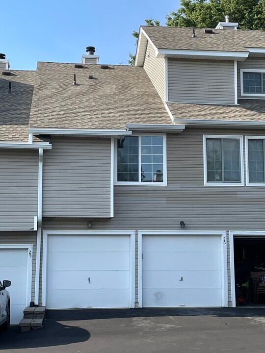 26 Tory Ct in Bedminster, NJ - Building Photo