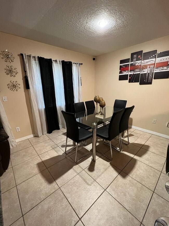 529 Cresting Oak Cir in Orlando, FL - Building Photo - Building Photo