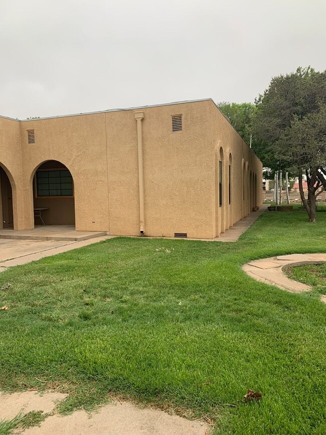 1032 Mockingbird Ln in Clovis, NM - Building Photo - Building Photo