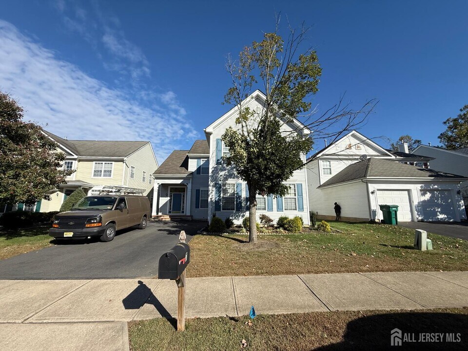 7 Elsie Dr in Plainsboro, NJ - Building Photo