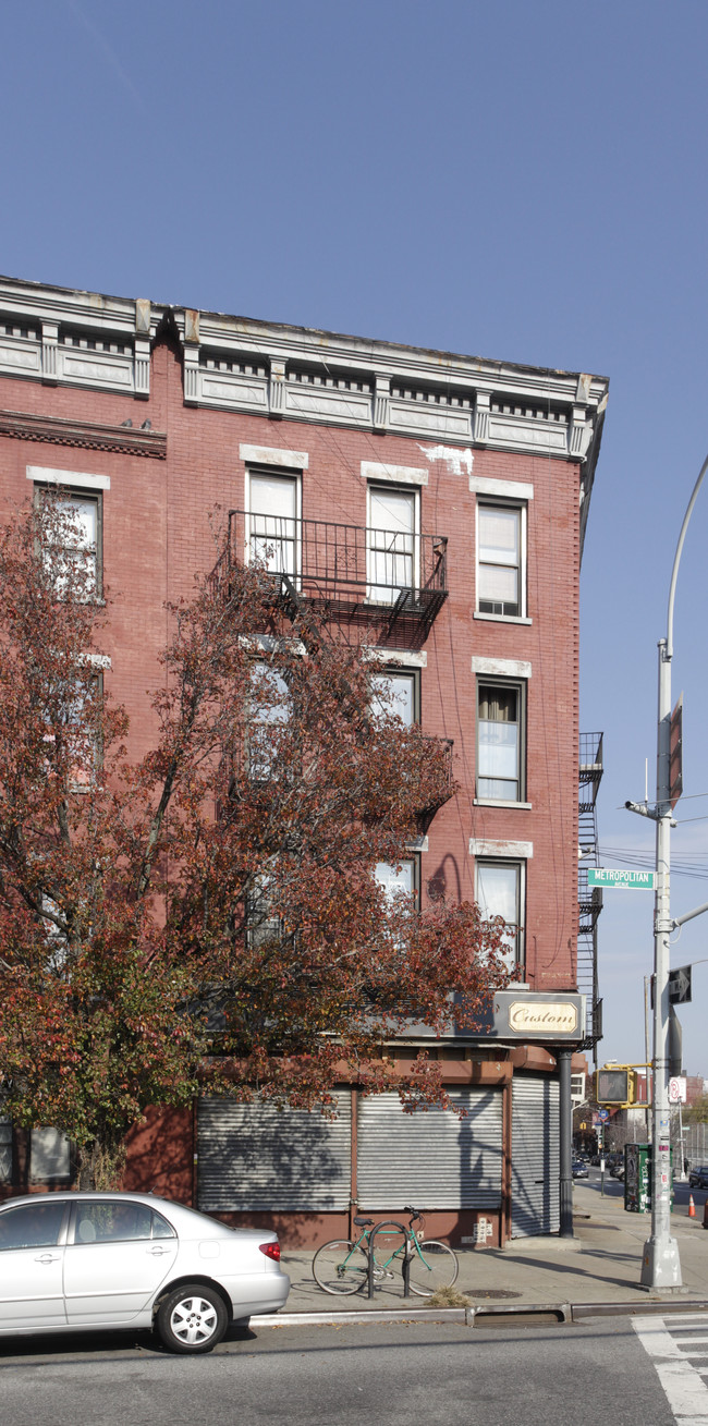 251-253 Metropolitan Ave in Brooklyn, NY - Building Photo - Building Photo