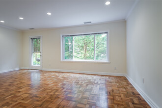 130 Sherman Rd, Unit 130 in Chestnut Hill, MA - Building Photo - Building Photo