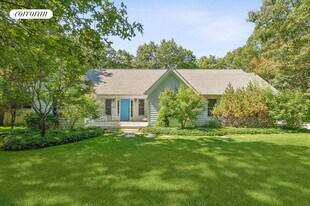 14 Hildreth Rd in Hampton Bays, NY - Building Photo