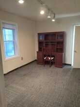 7527 Forsyth Blvd, Unit B in Clayton, MO - Foto de edificio - Building Photo