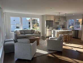 35 Sloop St in Jamestown, RI - Building Photo - Building Photo