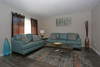 Sunpointe Place in Largo, FL - Building Photo - Interior Photo