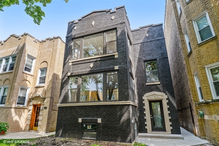 5627 N Bernard St in Chicago, IL - Building Photo