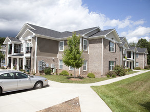 Milstead Woods in Taylorsville, NC - Foto de edificio - Building Photo
