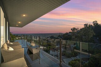 1737 Sunset Plaza Dr in Los Angeles, CA - Building Photo - Building Photo