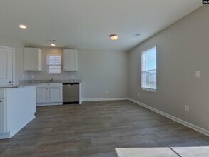 1076 Crescent Moon Lp in Hopkins, SC - Building Photo - Building Photo