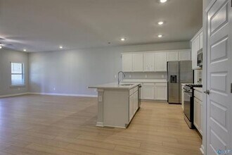 6075 Gardner Maples Dr in Owens Cross Roads, AL - Foto de edificio - Building Photo