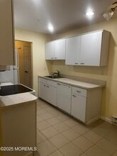 65 Overlook Way in Englishtown, NJ - Building Photo - Building Photo