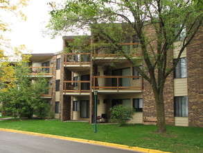 Dahcotah View Apartments in Burnsville, MN - Building Photo - Building Photo