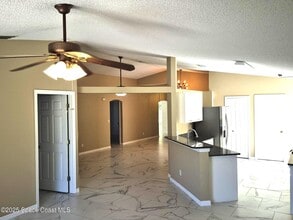 2365 Bayhill Dr in Melbourne, FL - Foto de edificio - Building Photo