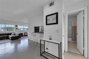 333 SW 86th Ave, Unit 206 in Pembroke Pines, FL - Building Photo