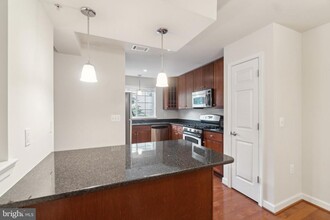 4191 S Four Mile Run Dr in Arlington, VA - Building Photo - Building Photo