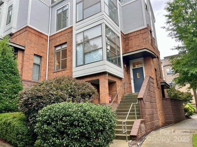 663 E 10th St in Charlotte, NC - Building Photo - Building Photo