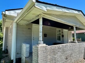 2911 E Brookside Ave in Indianapolis, IN - Building Photo