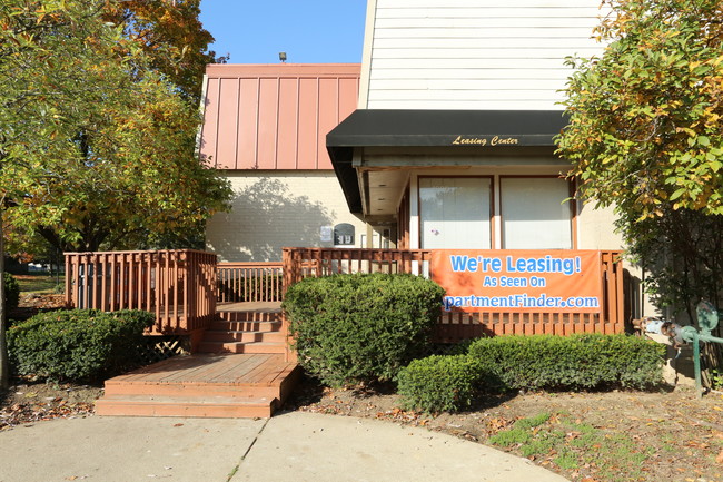 Winterwood Gardens Apartments in Columbus, OH - Building Photo - Building Photo