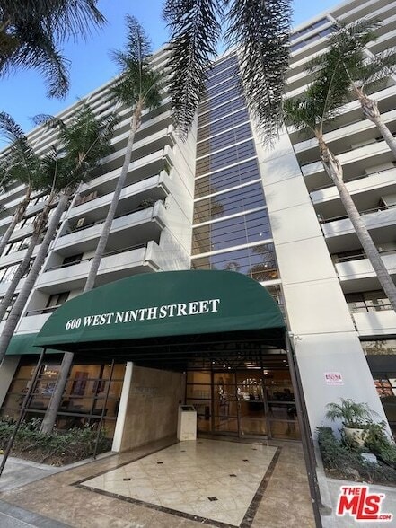 600 W 9th St in Los Angeles, CA - Foto de edificio - Building Photo
