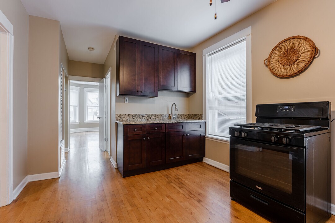 2614 N Springfield Ave in Chicago, IL - Foto de edificio