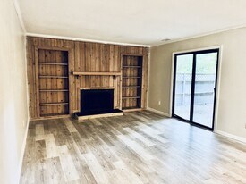 202 Finley Forest Dr in Chapel Hill, NC - Building Photo