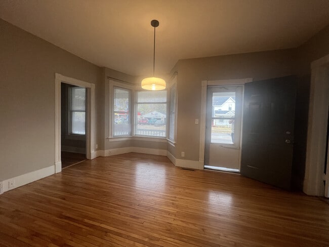 1417 Birch St in Eau Claire, WI - Foto de edificio - Building Photo