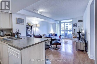 5-15 Northtown Way in Toronto, ON - Building Photo - Building Photo