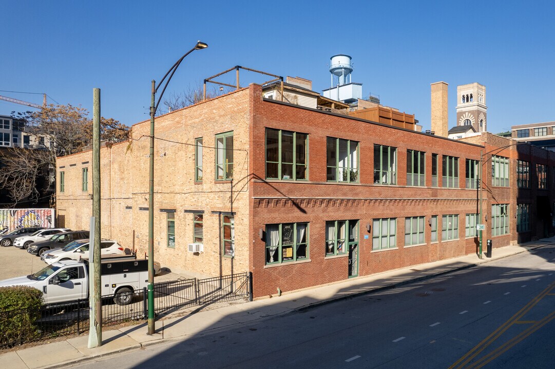 Acorn Lofts in Chicago, IL - Building Photo