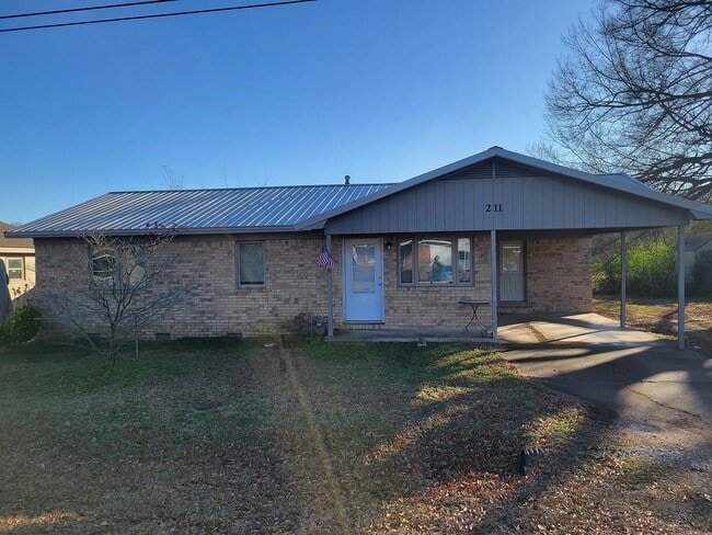 property at 211 Cloos Cir Dr