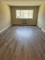 2260 N Summit Ave, Unit 108 in Milwaukee, WI - Building Photo