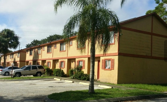 5841-5889 Curry Ford Rd in Orlando, FL - Foto de edificio