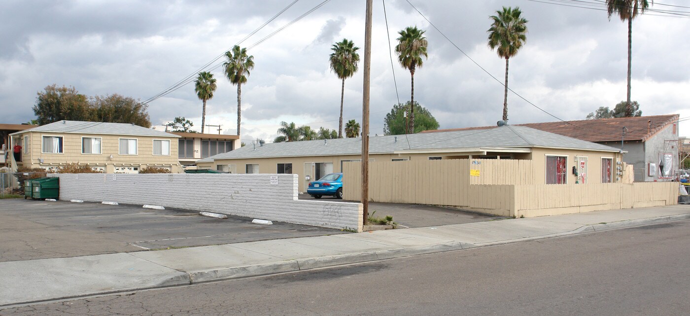 239-249 Van Houten Ave in El Cajon, CA - Building Photo