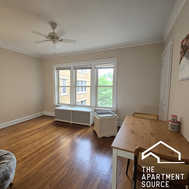 property at 1963 W Foster Ave