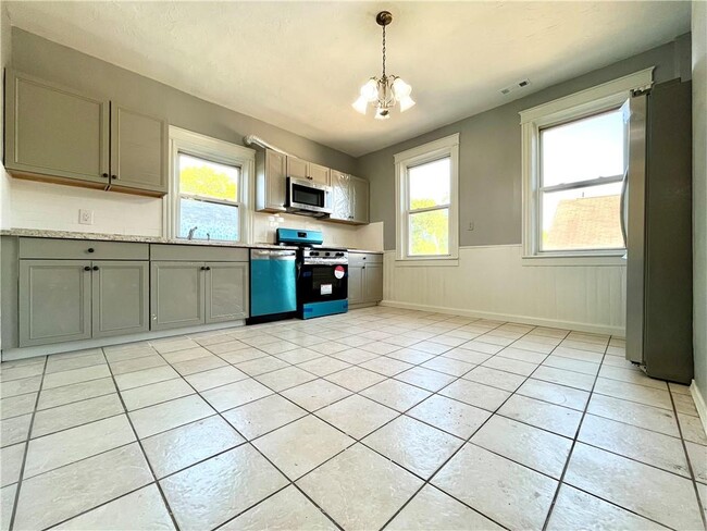 105 Alverson Ave in Providence, RI - Building Photo - Building Photo