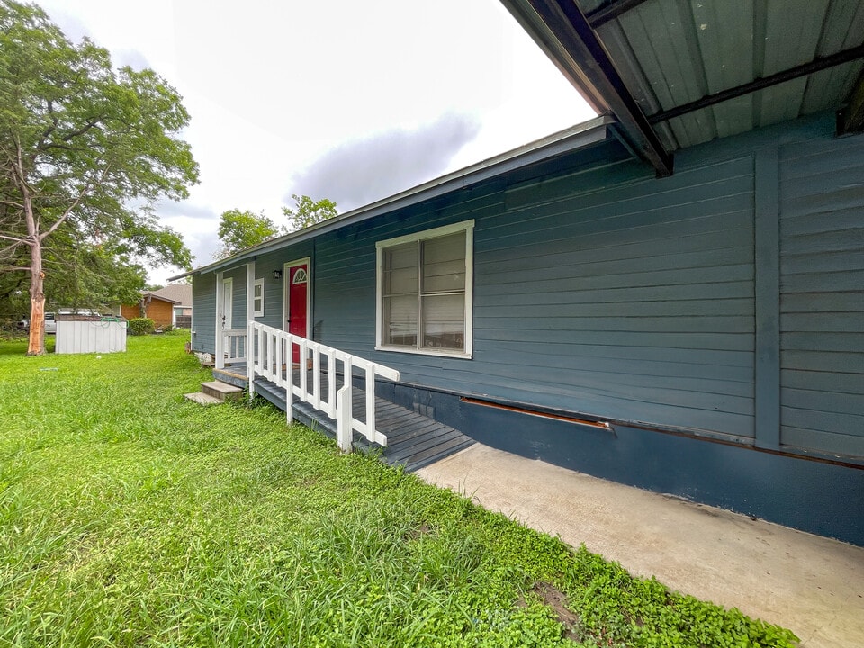 1807 S 19th St in Waco, TX - Foto de edificio