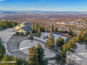 8835 Tower Estates Cir in Anchorage, AK - Building Photo - Building Photo