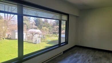 1840 Grandview Dr in Victoria, BC - Building Photo - Building Photo