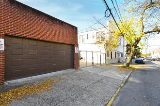 6106 55th St in Maspeth, NY - Building Photo - Other