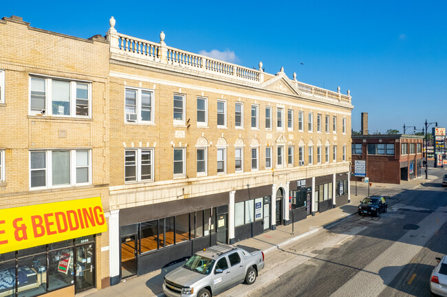 Ski School Apartments in Chicago, IL - Foto de edificio - Building Photo