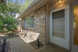 3718 Steck Ave in Austin, TX - Foto de edificio - Building Photo