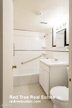 101 Monmouth St, Unit 811 in Brookline, MA - Foto de edificio - Building Photo