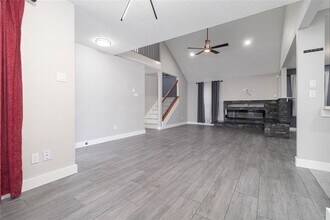 4035 Almond Lake Dr in Houston, TX - Building Photo - Building Photo