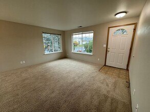 2516 Castle Ave in Roseburg, OR - Building Photo - Building Photo