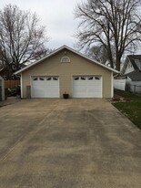 909 Union St in Pella, IA - Building Photo - Building Photo