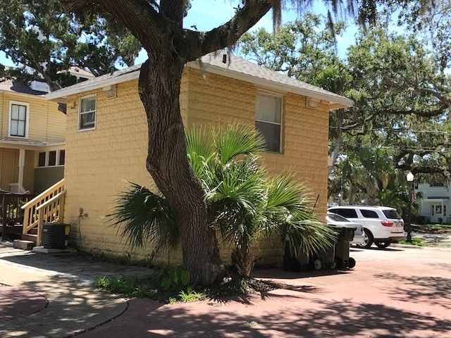 110 Loomis Ave in Daytona Beach, FL - Building Photo