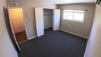 24242 Pine St, Unit B in Santa Clarita, CA - Building Photo - Building Photo