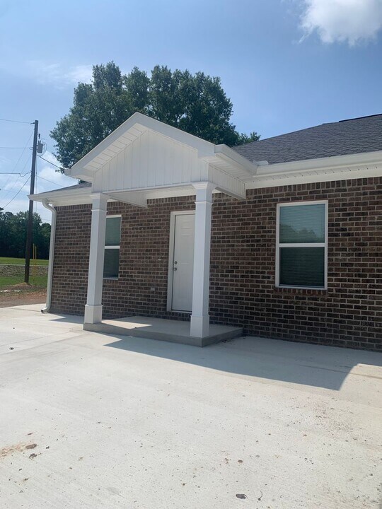 4145 AL-9-Unit -APT B in Anniston, AL - Building Photo