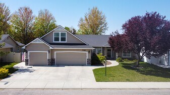 5483 N Black Sand Ave in Meridian, ID - Building Photo